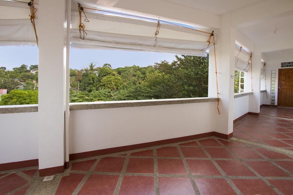 Island Jewel Inn Manoc-Manoc Bagian luar foto
