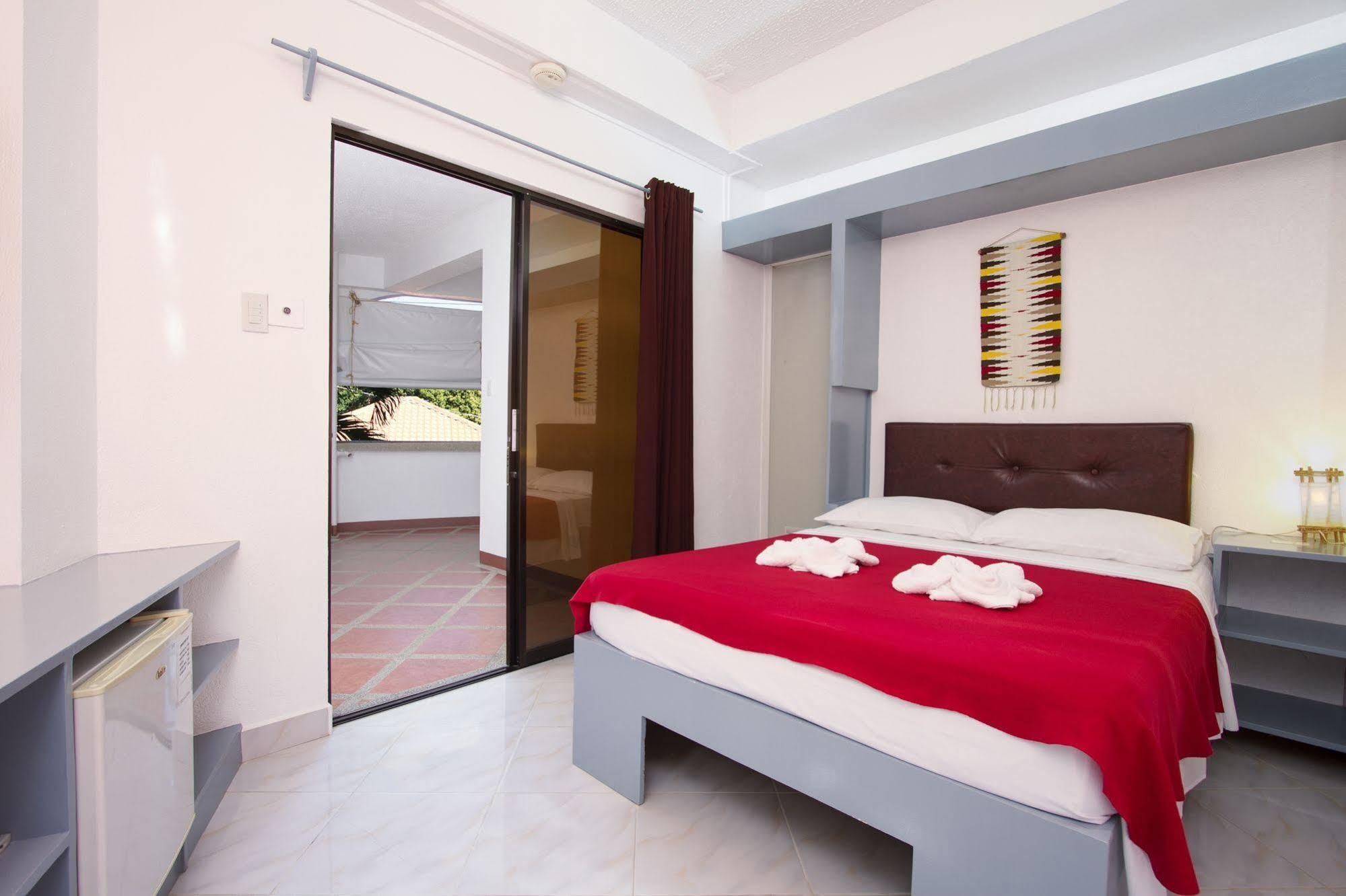 Island Jewel Inn Manoc-Manoc Bagian luar foto