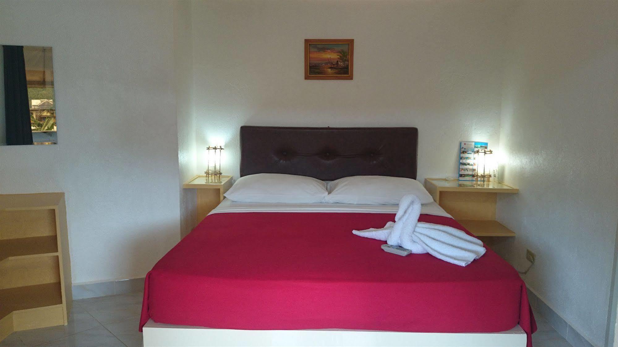 Island Jewel Inn Manoc-Manoc Bagian luar foto